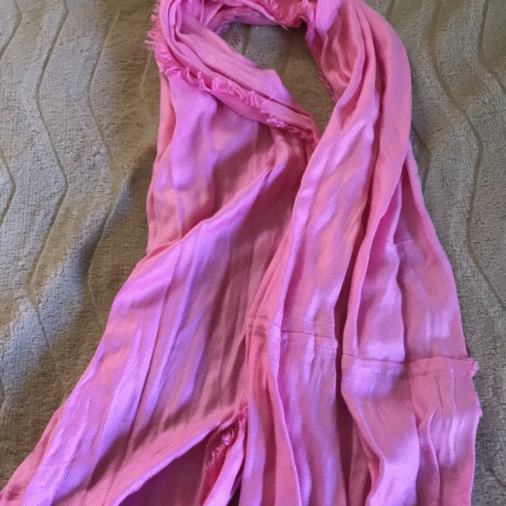 Pink scarf 🧣 - Picture 3 of 4